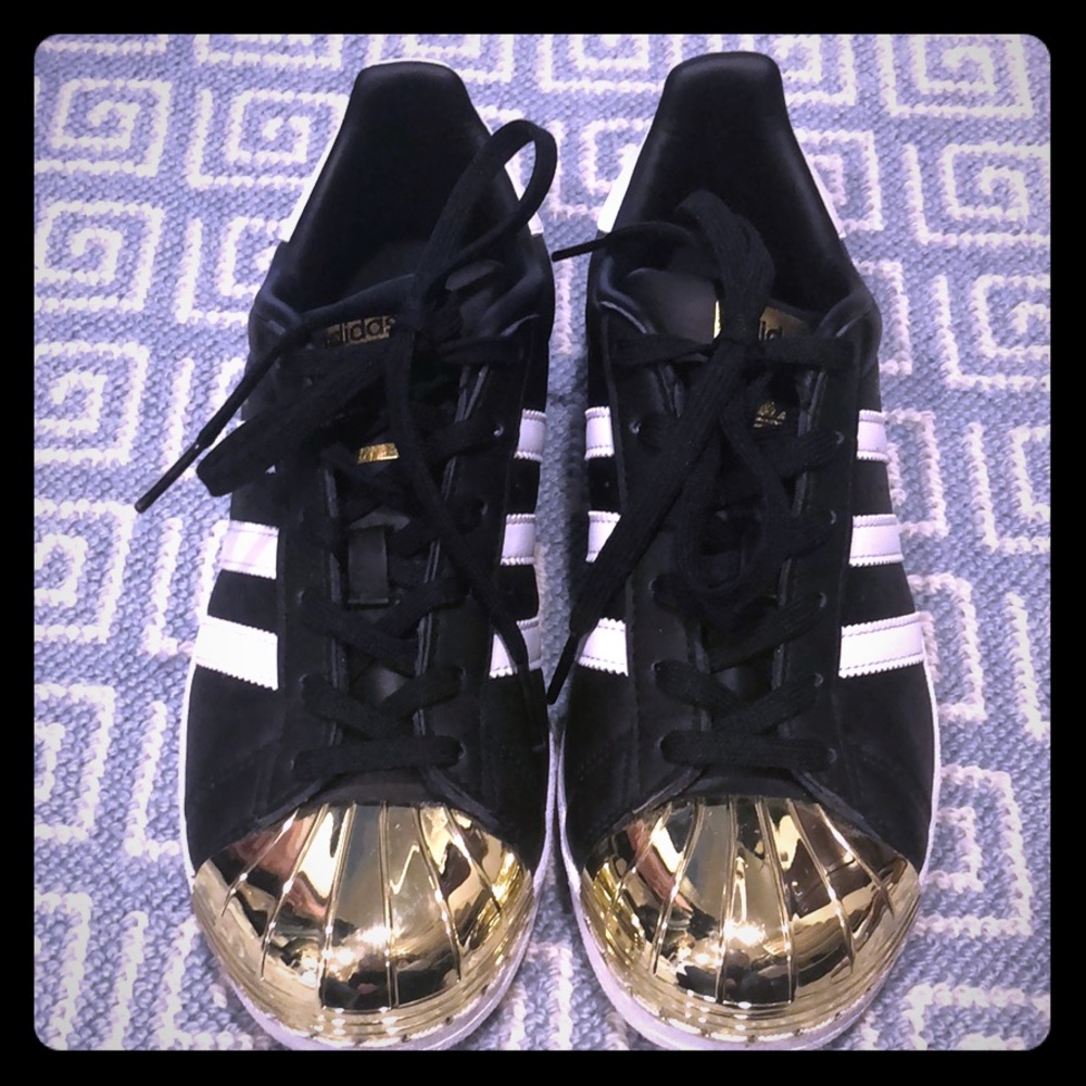 Adidas golden toe Superstar sneakers